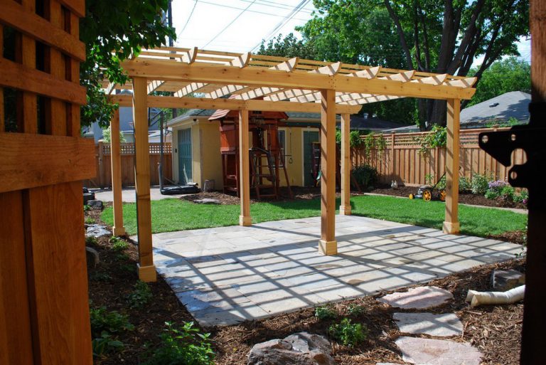 Faites construire une pergola en bois