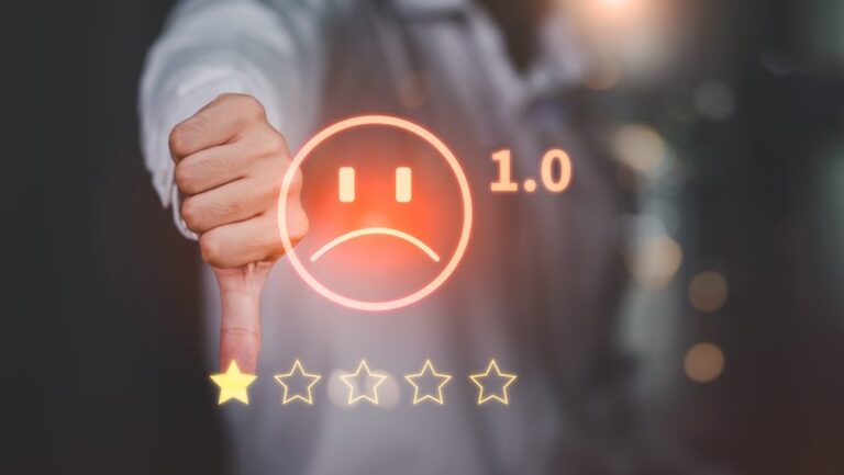 Guide pratique : comment reconnaître et signaler un faux avis négatif menuisier ?